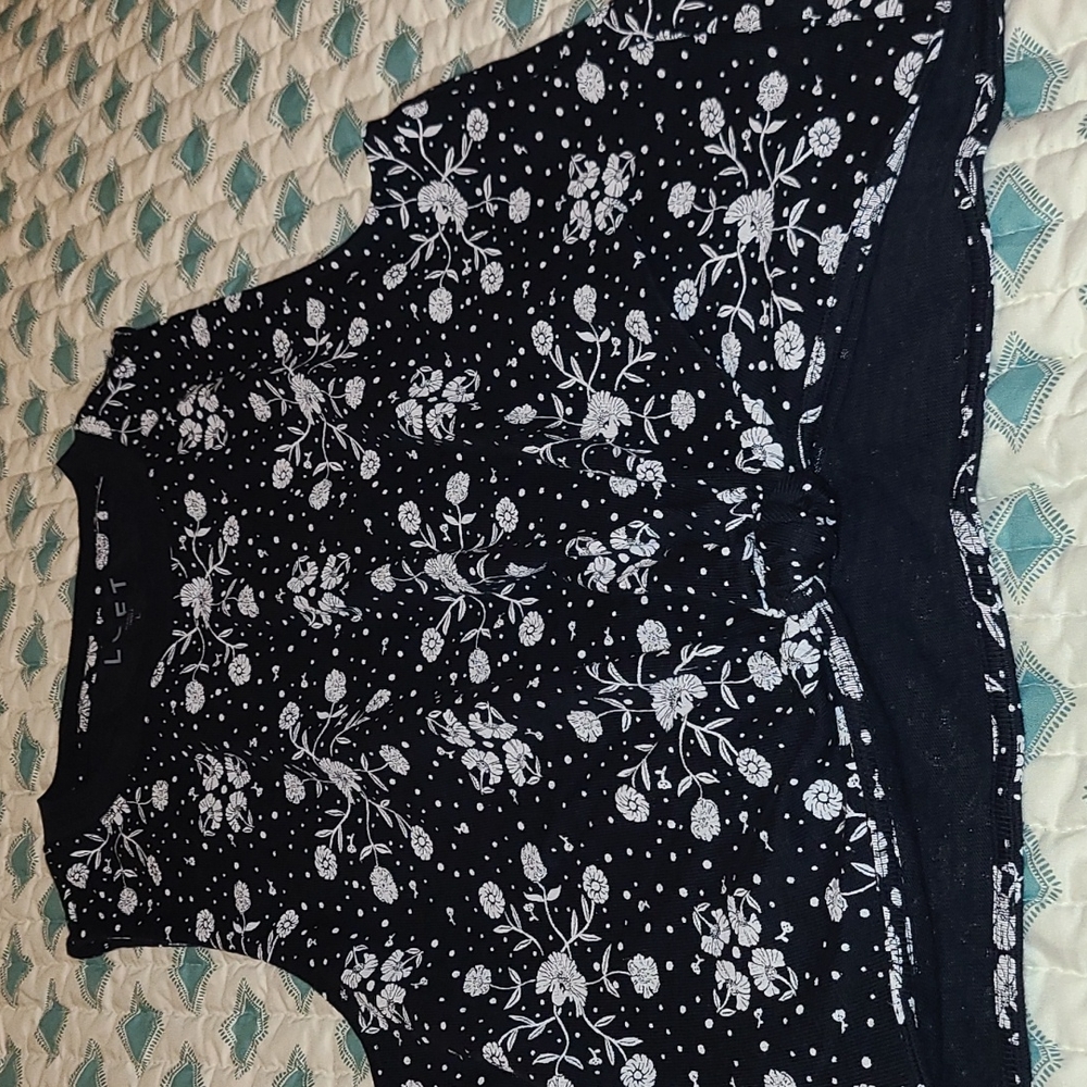 Loft, Floral Banadana Short Knot Front Top